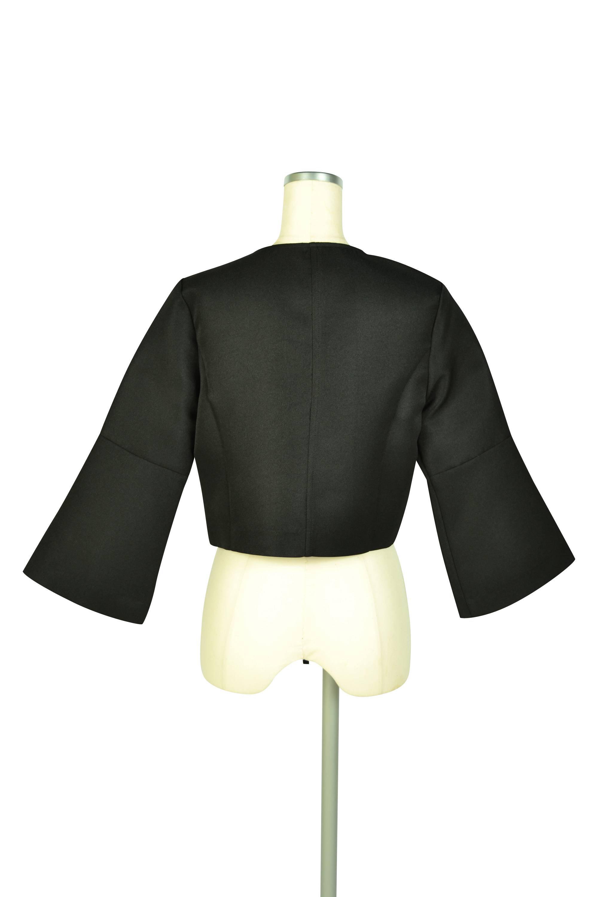 ベル袖ブラックジャケット