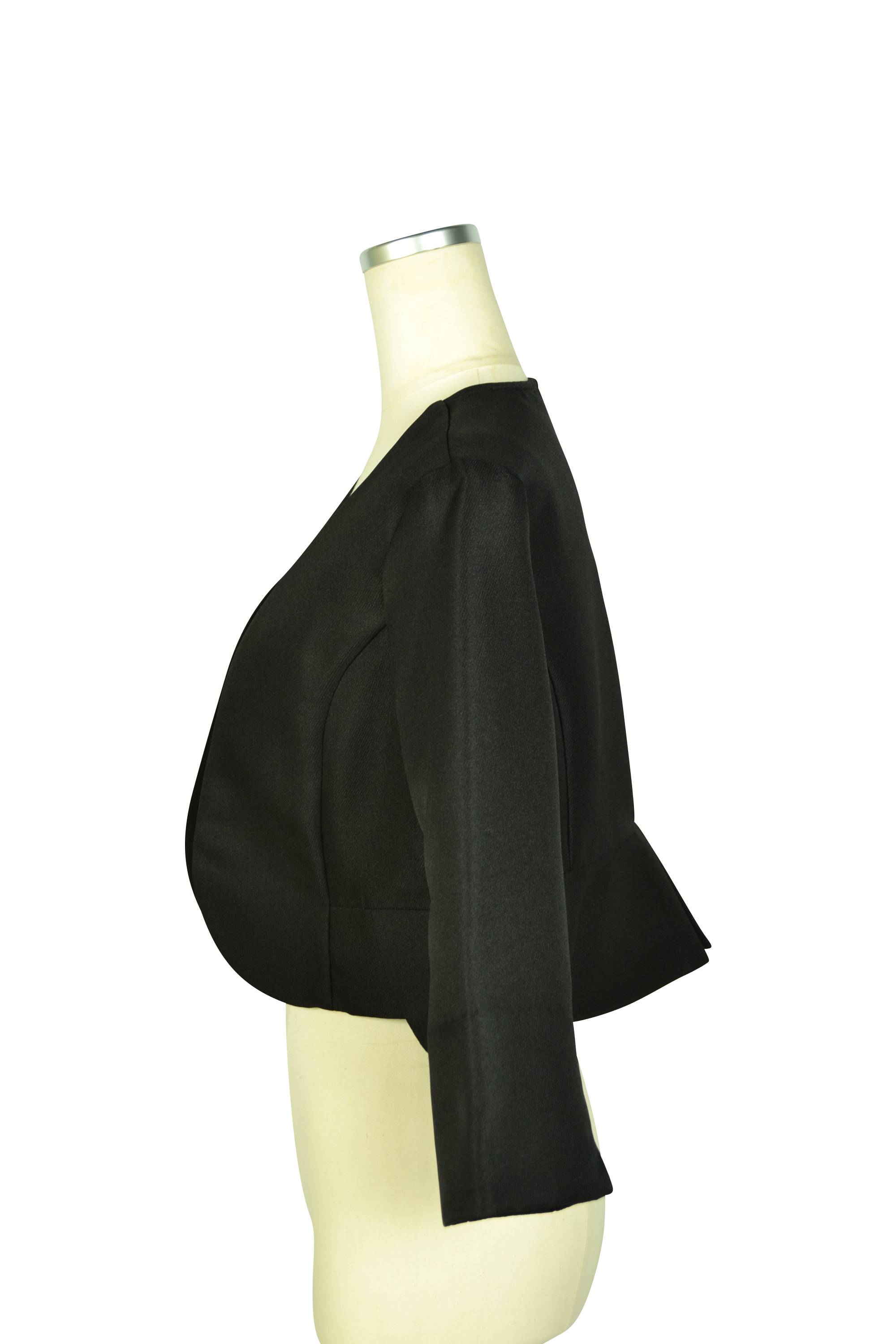 シンプルブラックジャケット