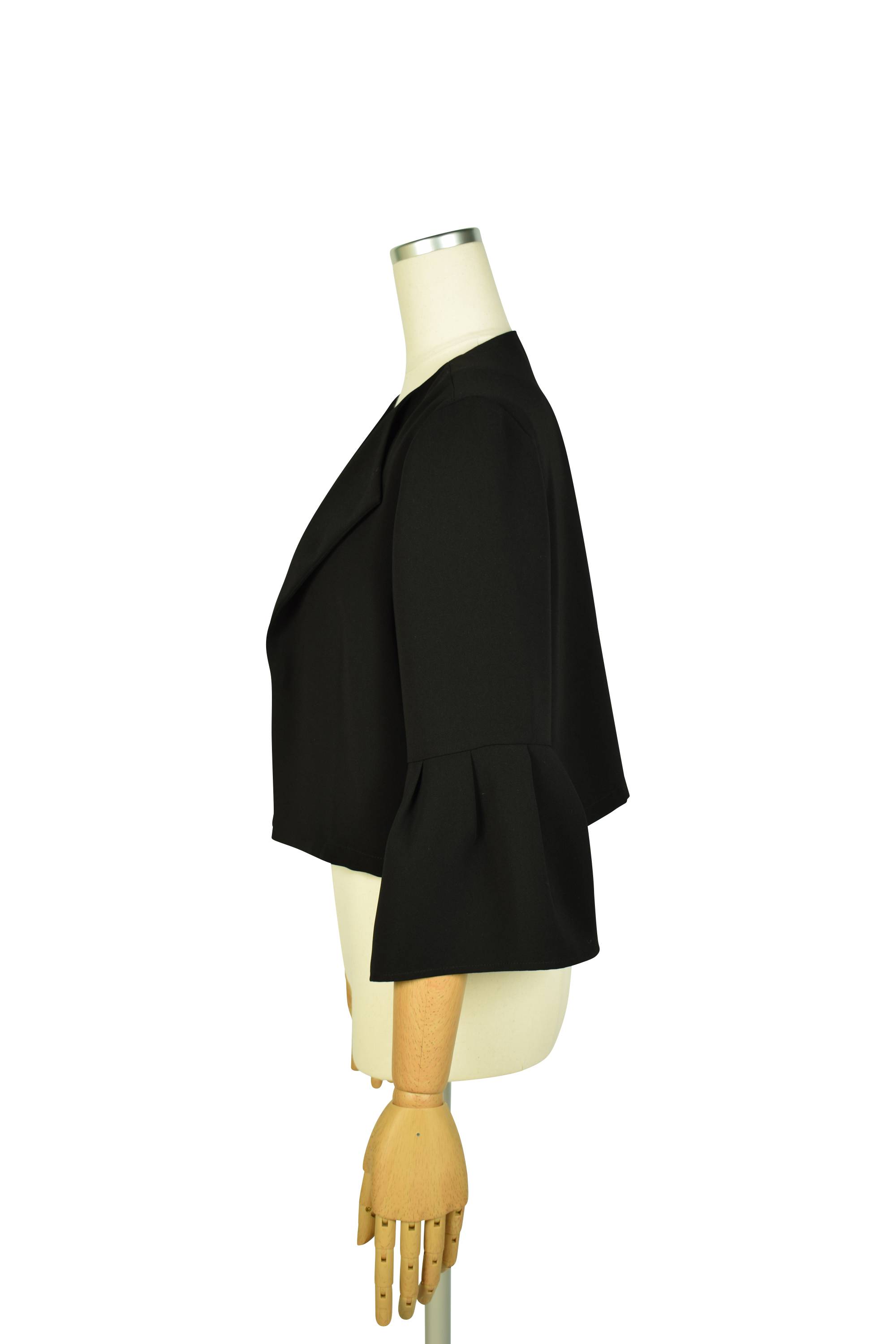 襟付きベル袖ブラックジャケット