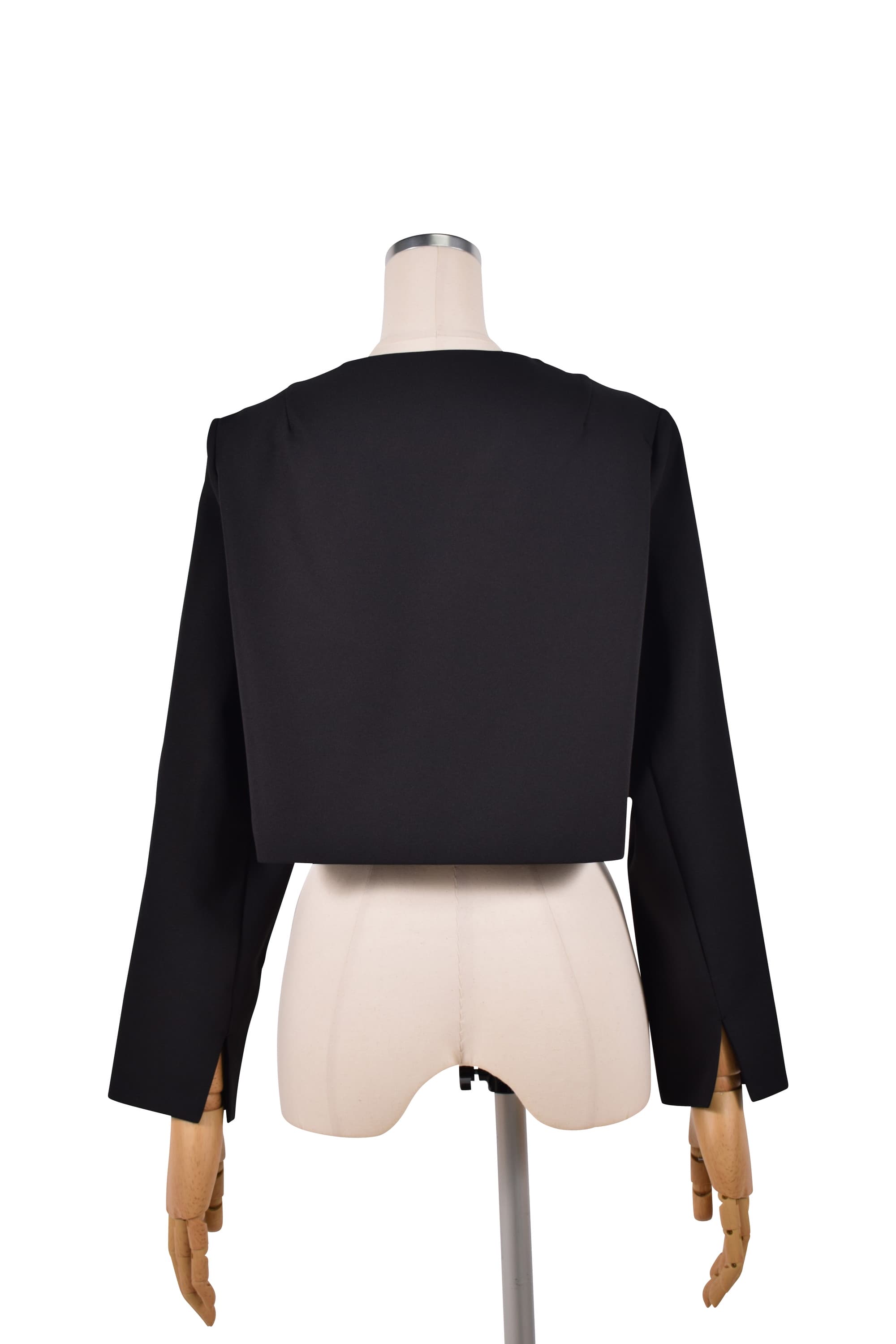 ノーカラー長袖ブラックジャケット