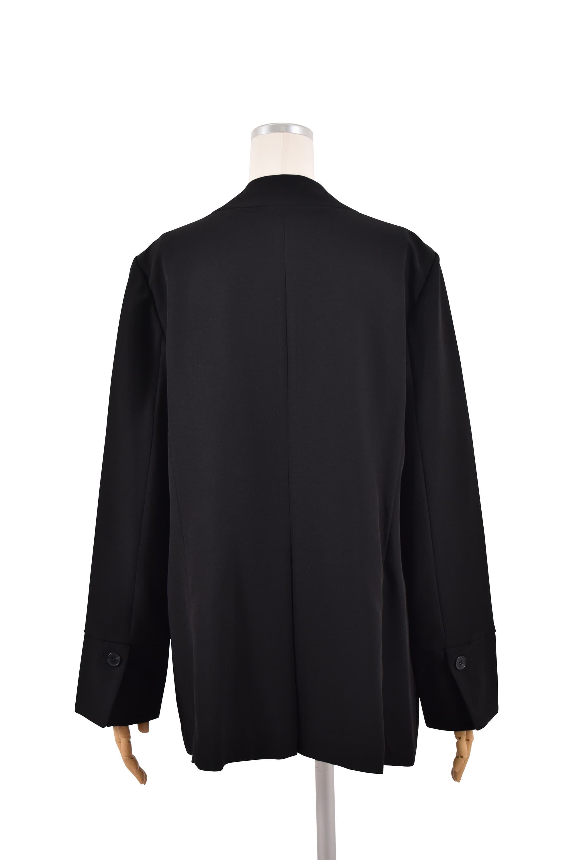 ボックスシルエットブラックジャケット