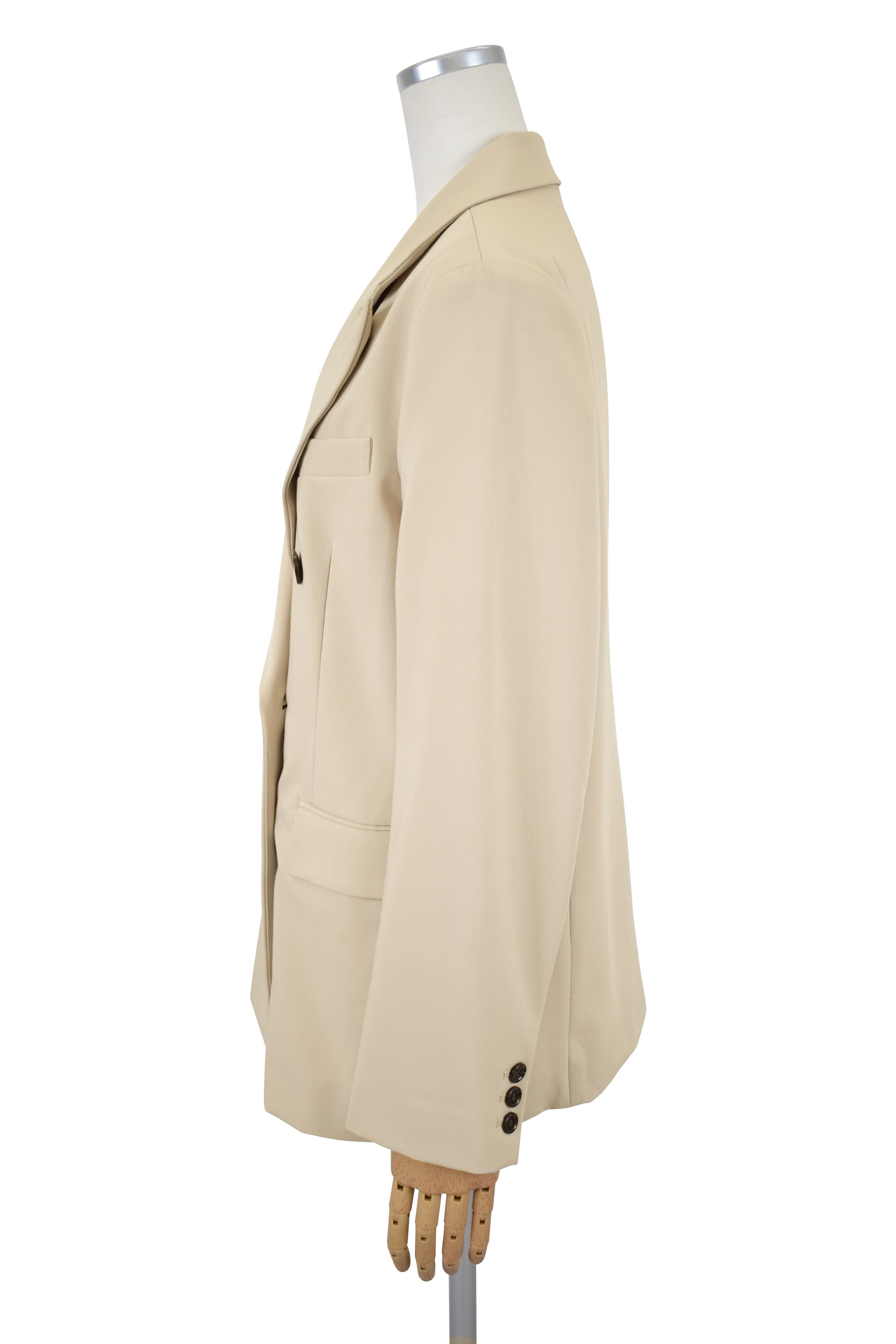 ピークドラペルベージュジャケット