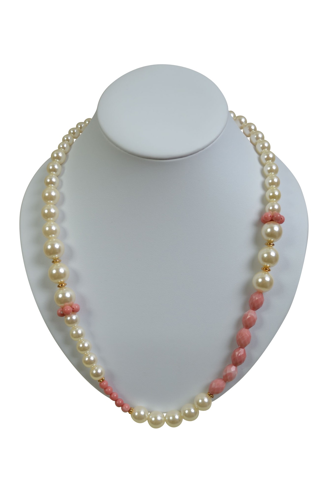 サンゴ調パールネックレス