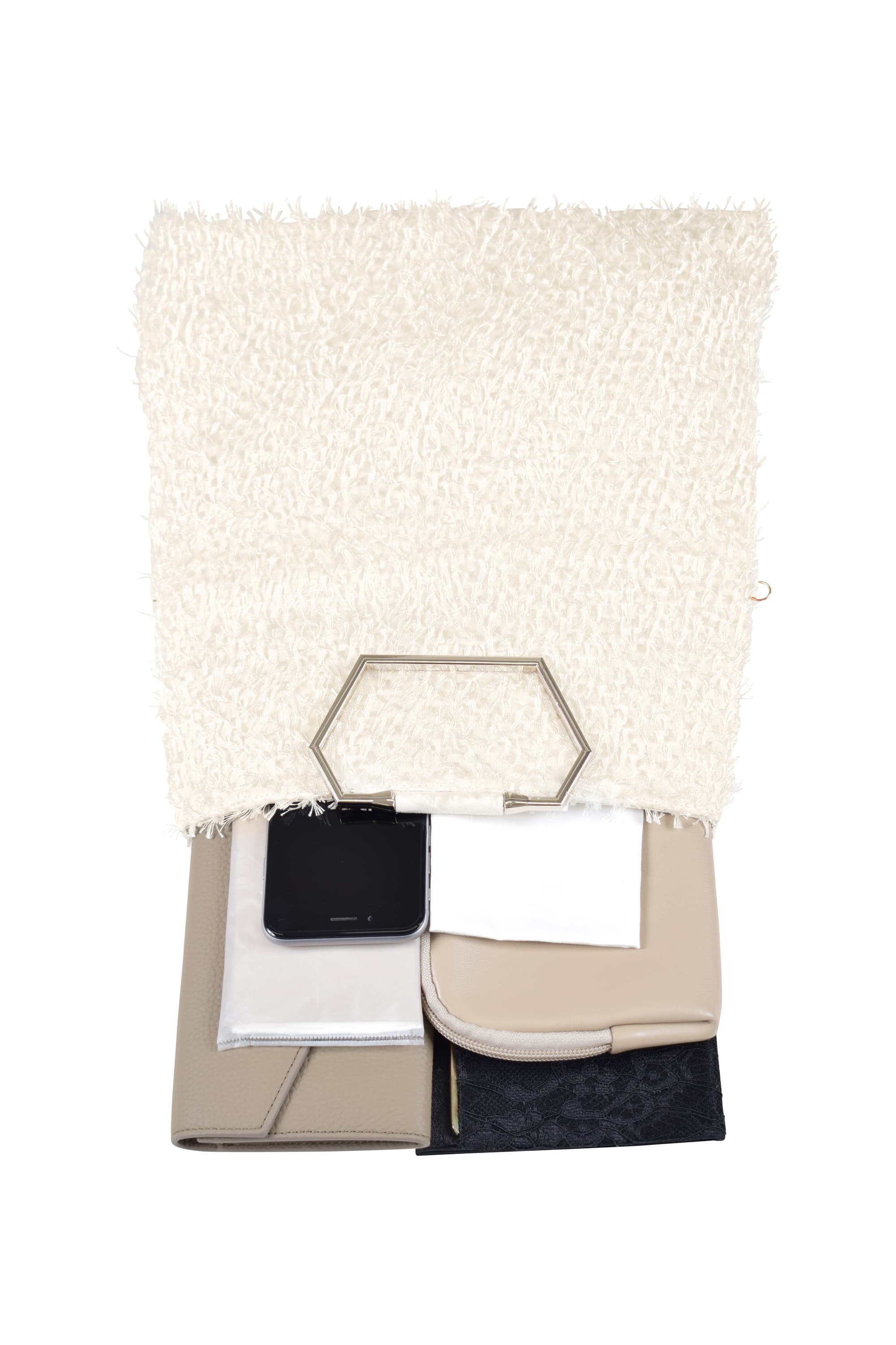 メタルハンドル×シャギーベージュバッグ