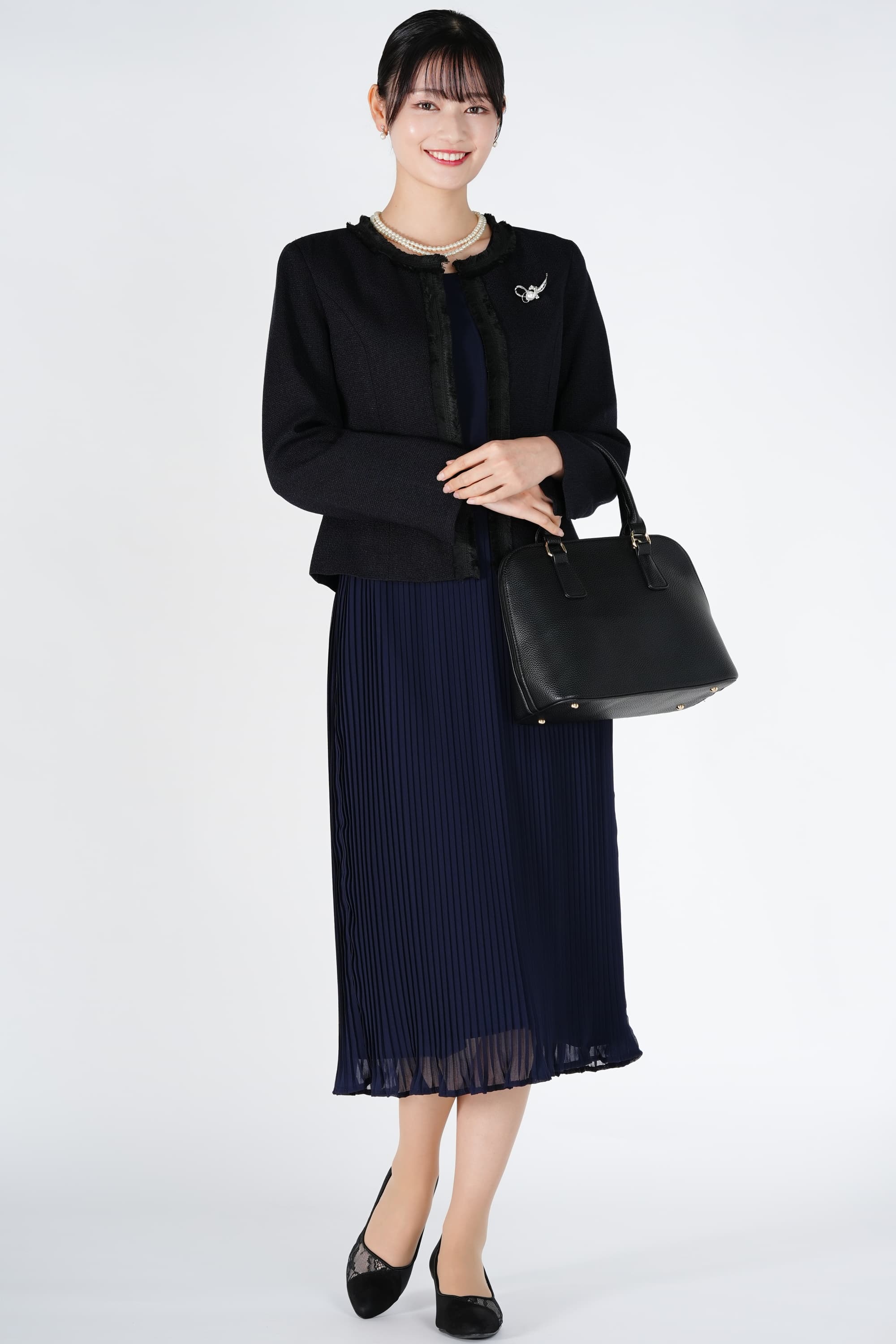 ラウンドジップブラックバッグ