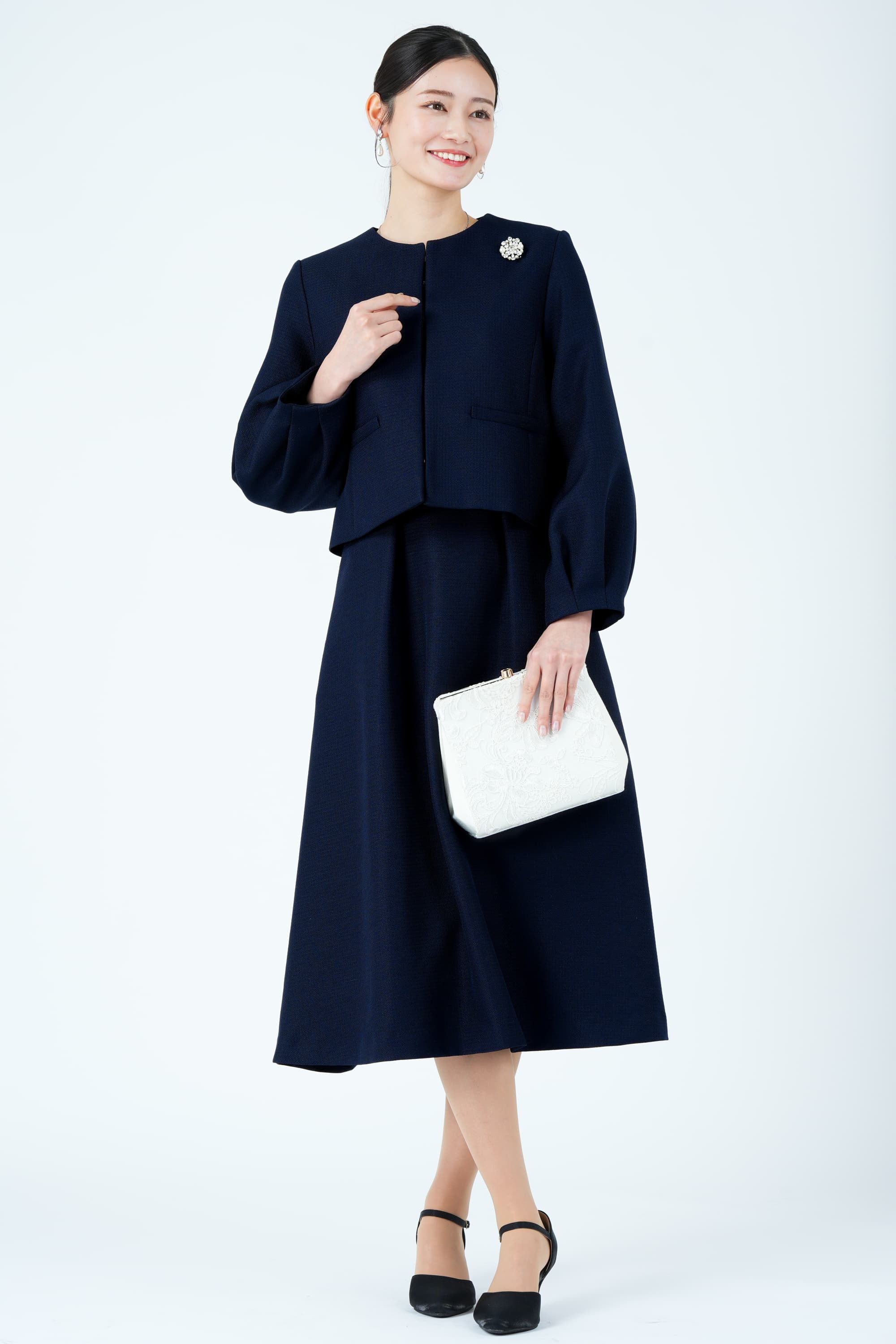 form forma 東京ソワール ノーカラージャケット×上品フレアネイビー