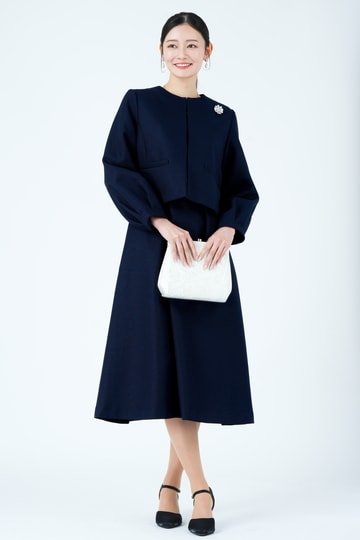 form forma 東京ソワール ノーカラージャケット×上品フレアネイビー