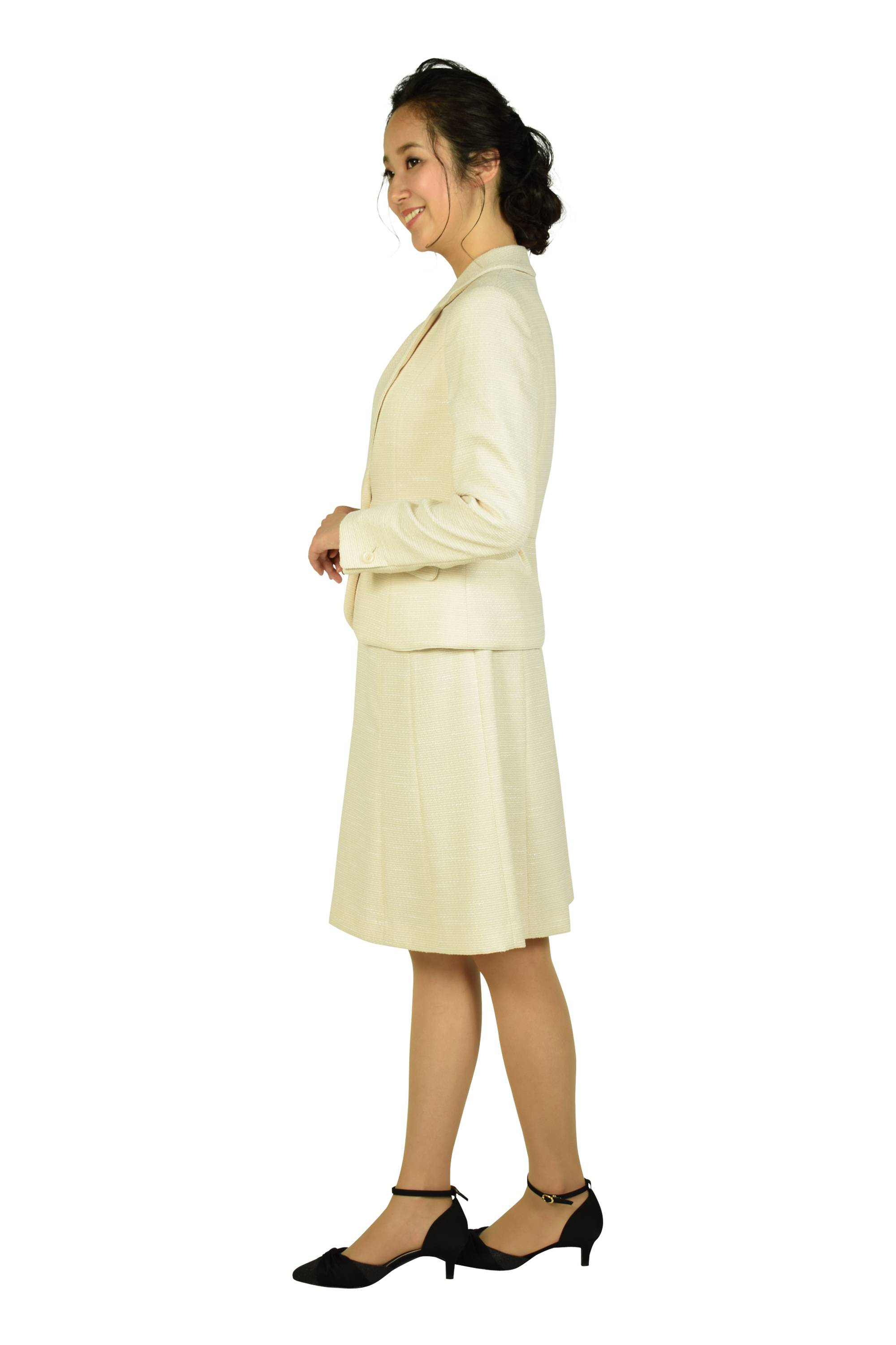 襟付きアイボリースーツセット