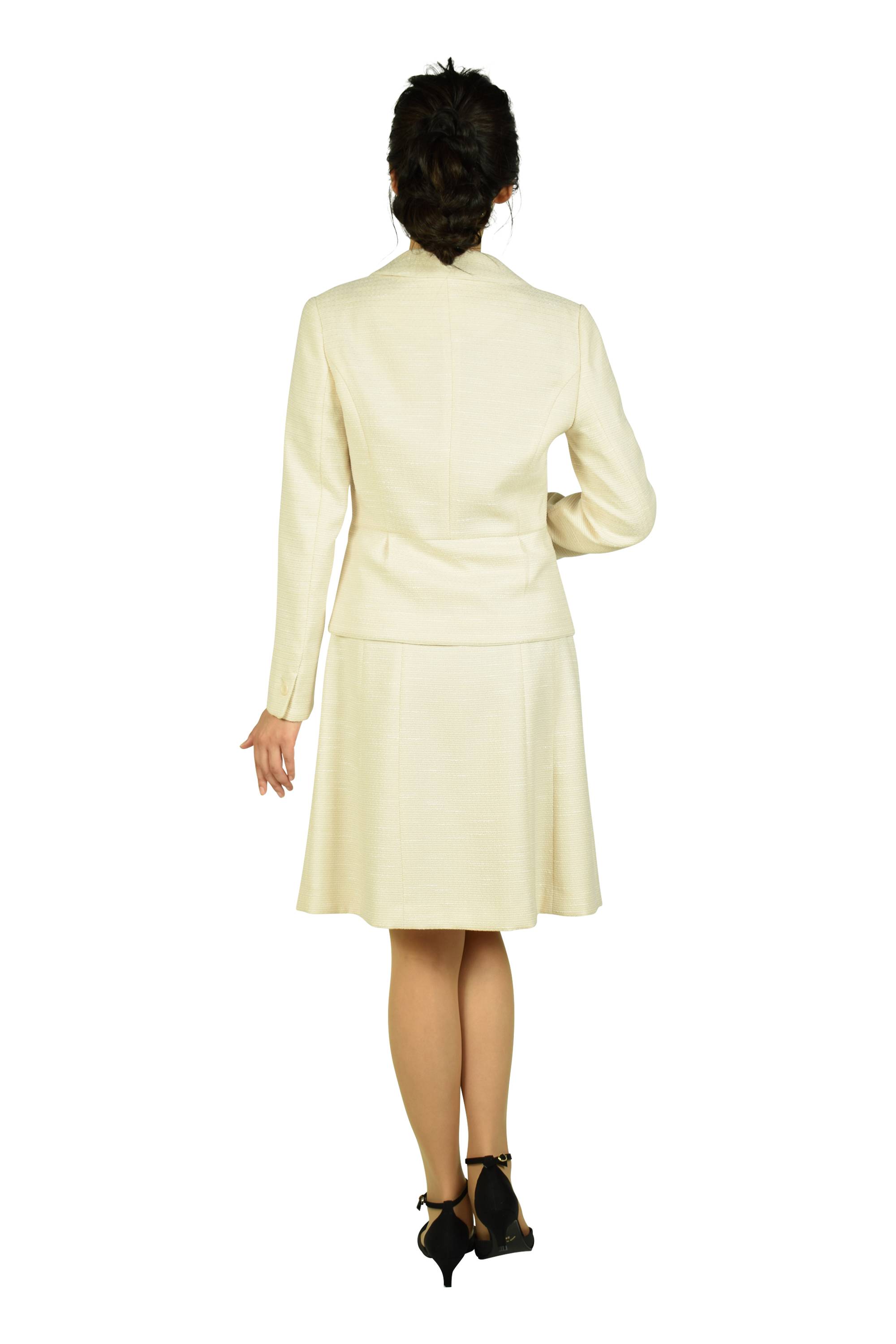 襟付きアイボリースーツセット