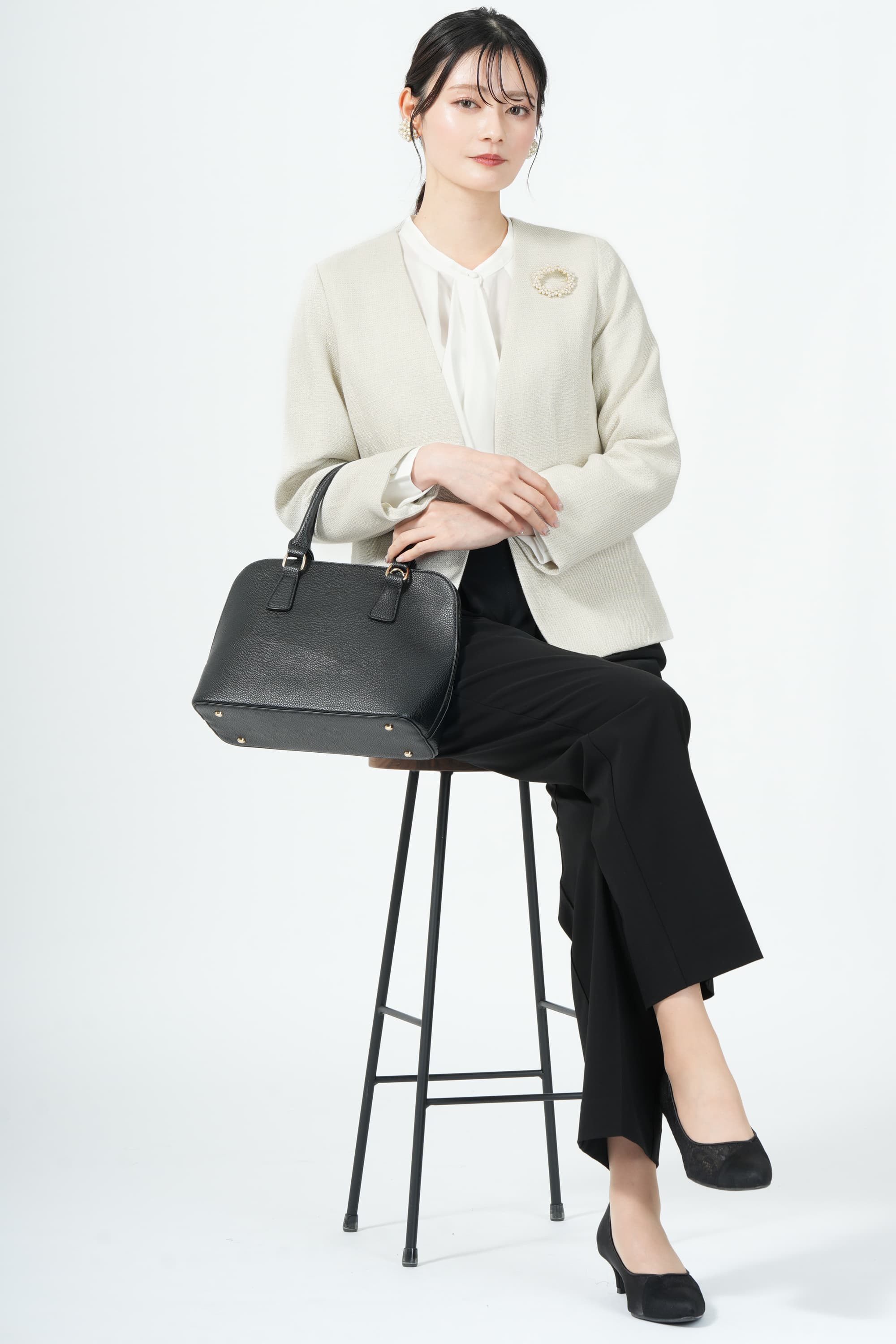 ラメ織ツイード調アイボリー×ブラックパンツスーツセット