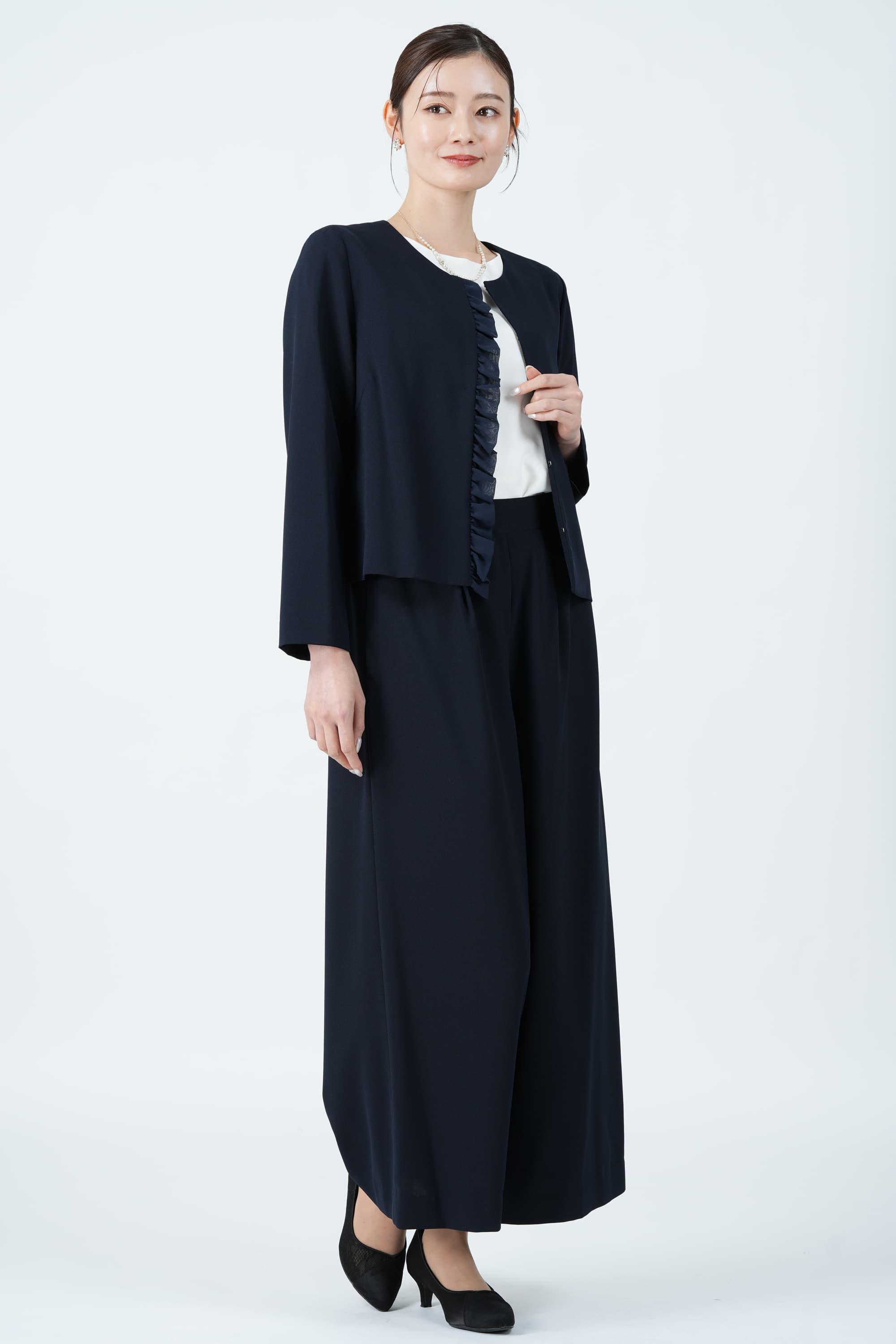 White Joola 片シフォンフリルネイビーパンツスーツセット (S) を