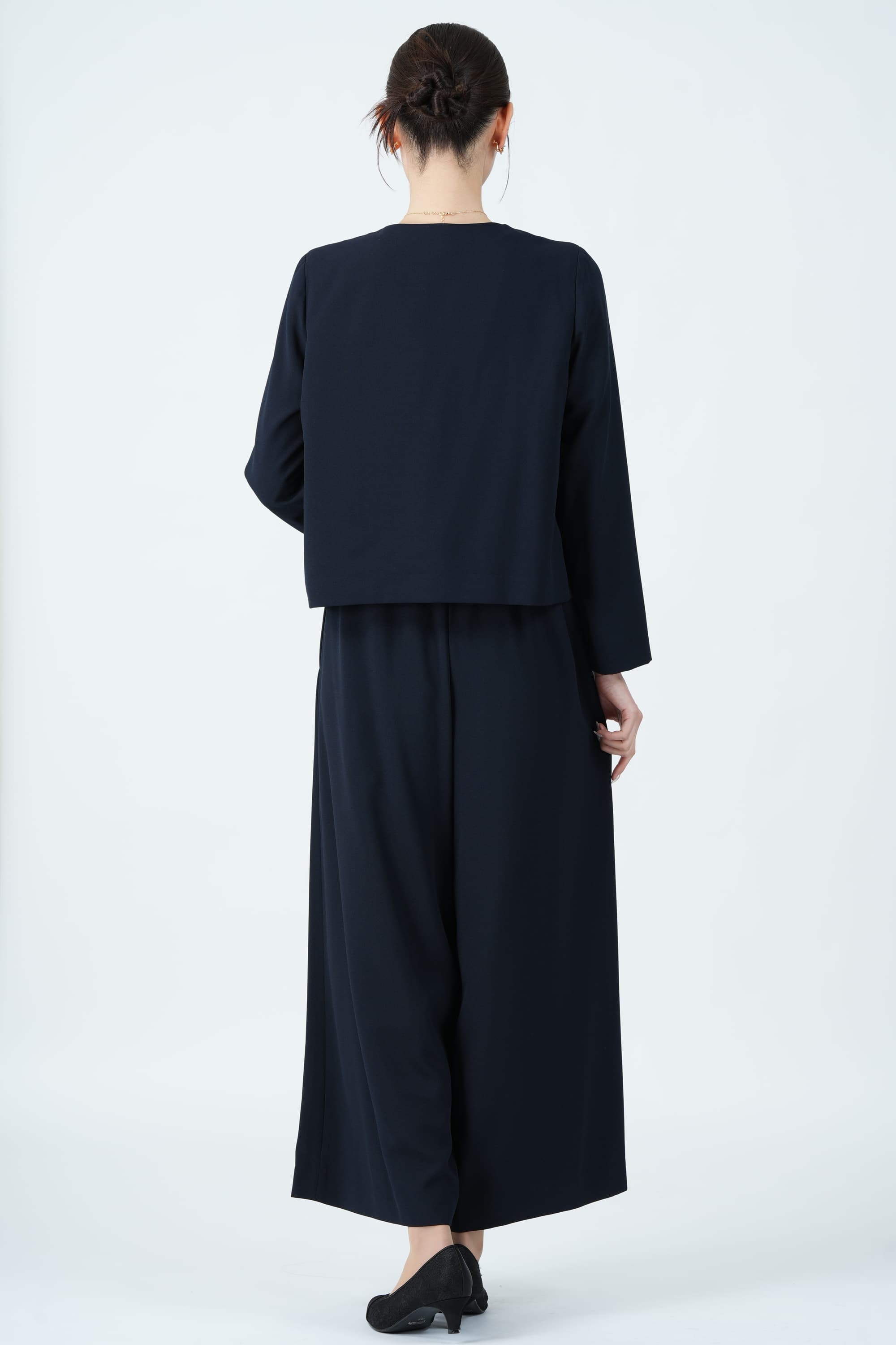 White Joola 片シフォンフリルネイビーパンツスーツセット (L) を