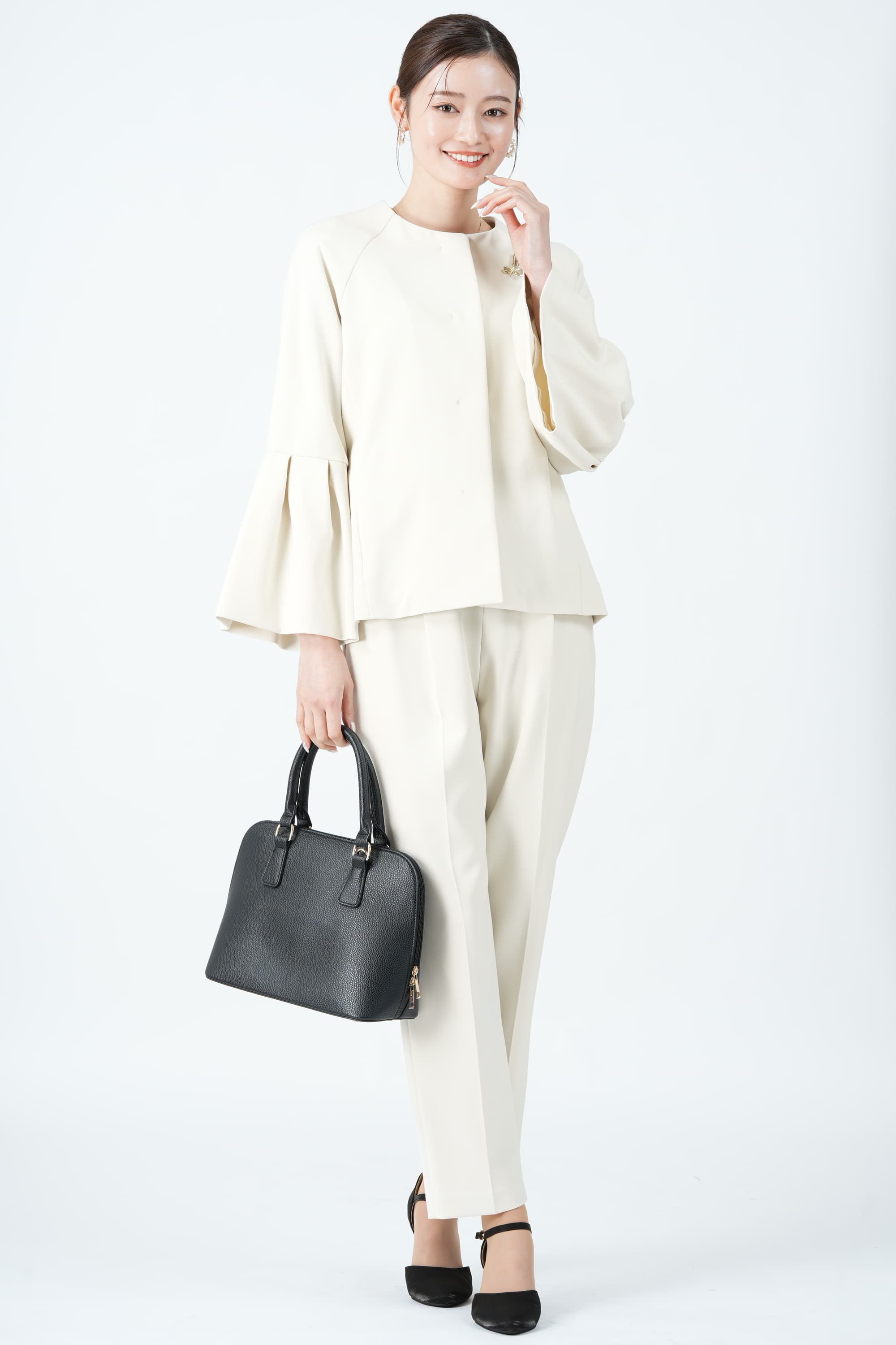 SHIPS ベルスリーブアイボリーパンツスーツセット (S) をレンタル