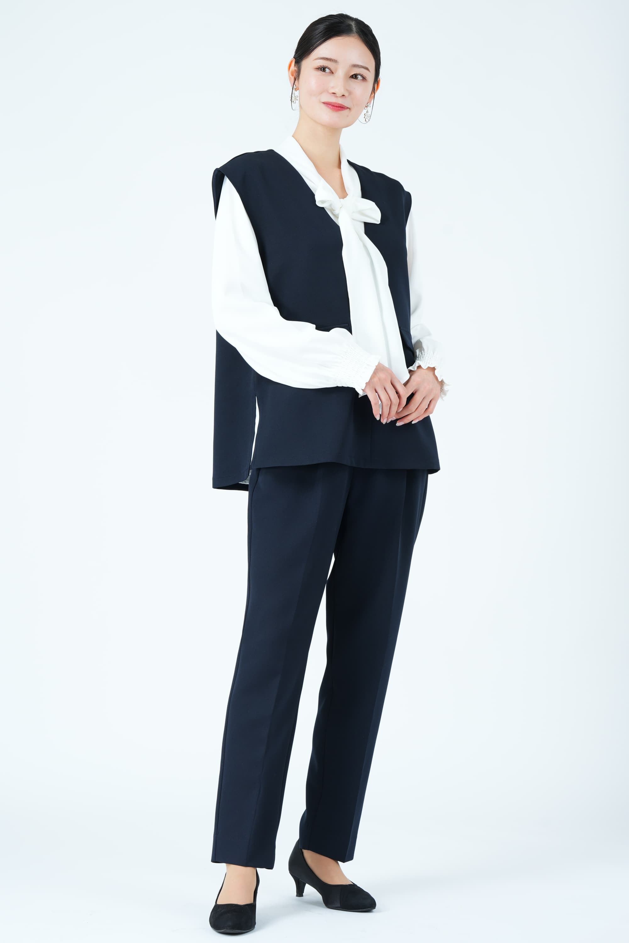 リボンブラウス付きジレネイビーパンツスーツセット