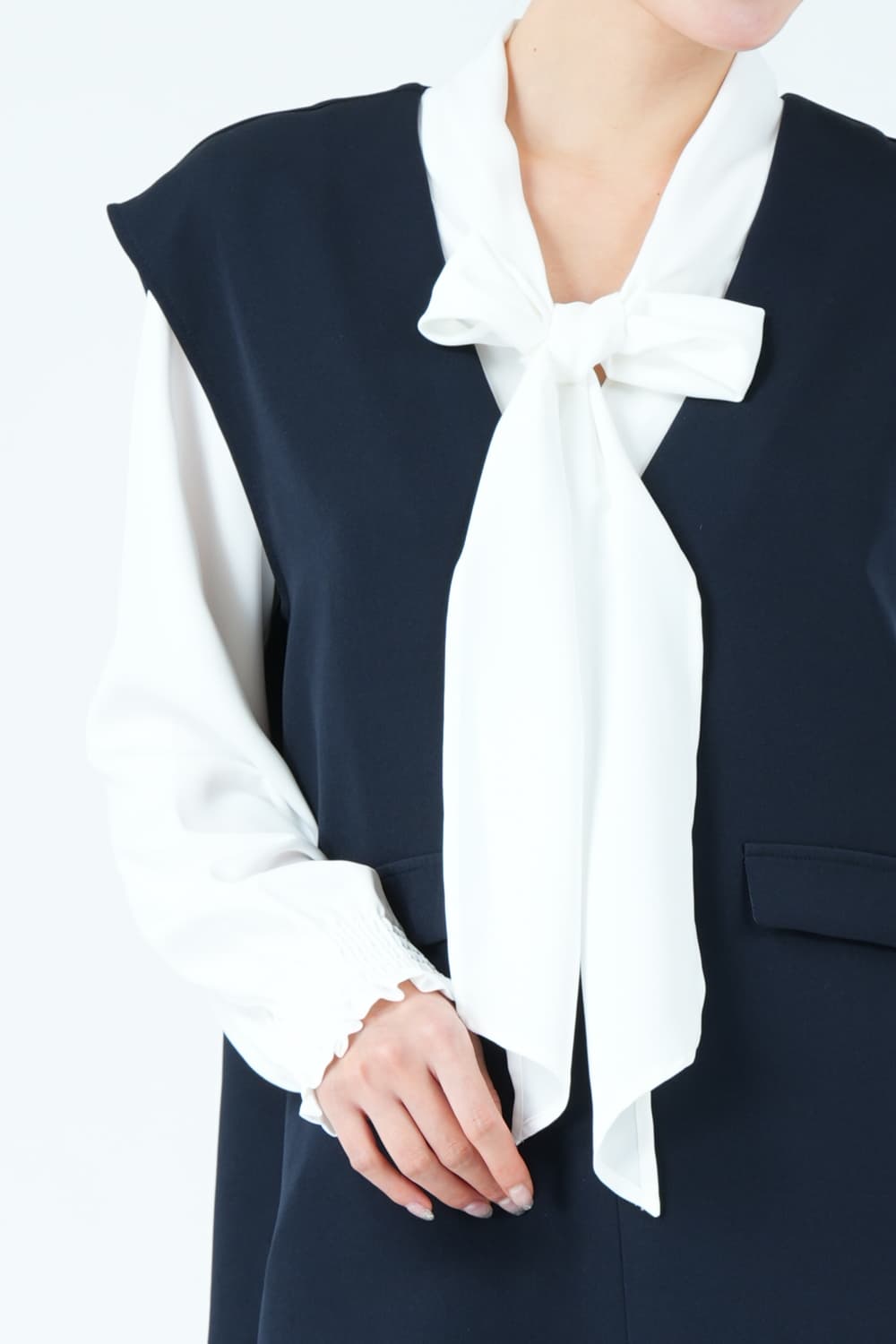 リボンブラウス付きジレネイビーパンツスーツセット