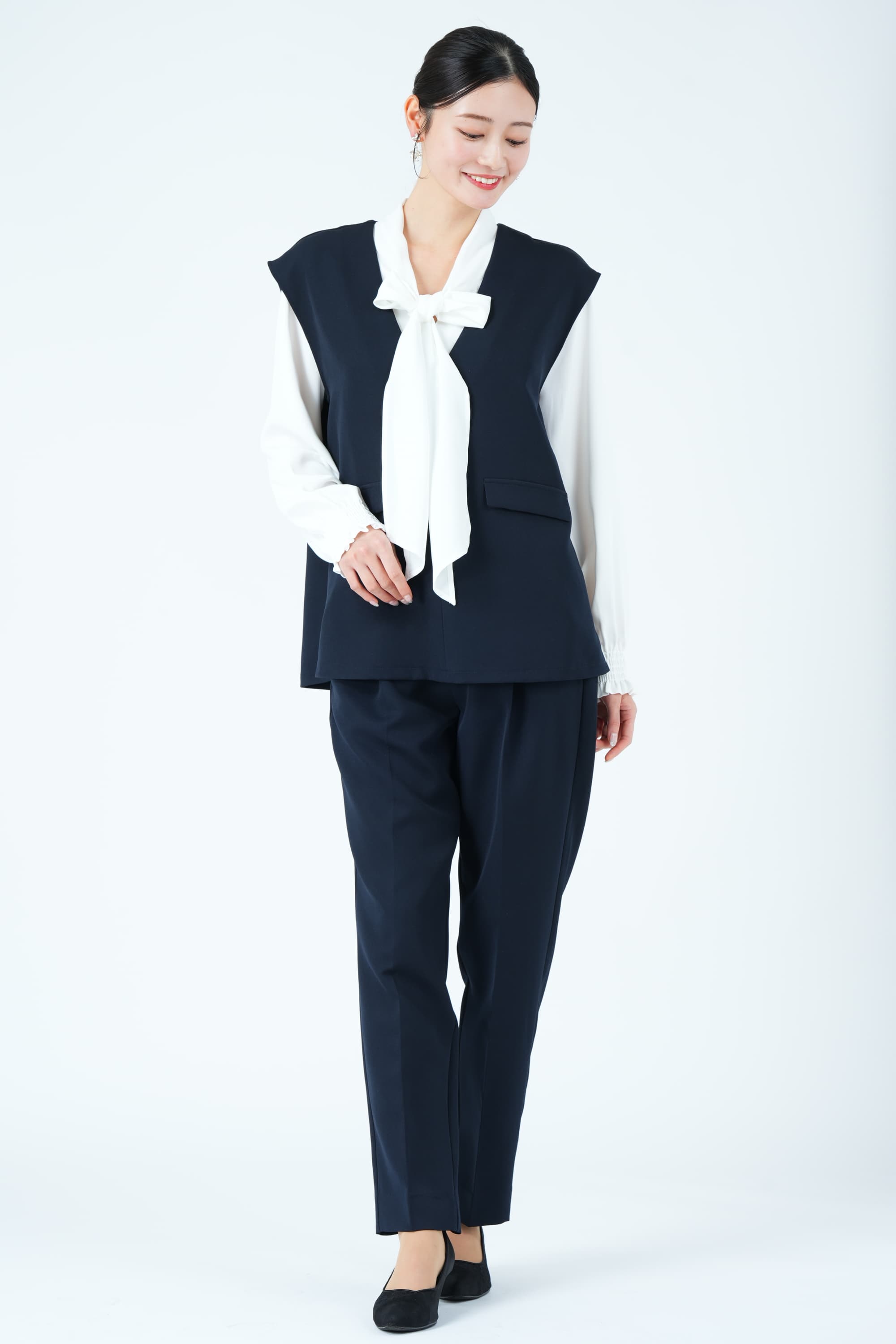 リボンブラウス付きジレネイビーパンツスーツセット
