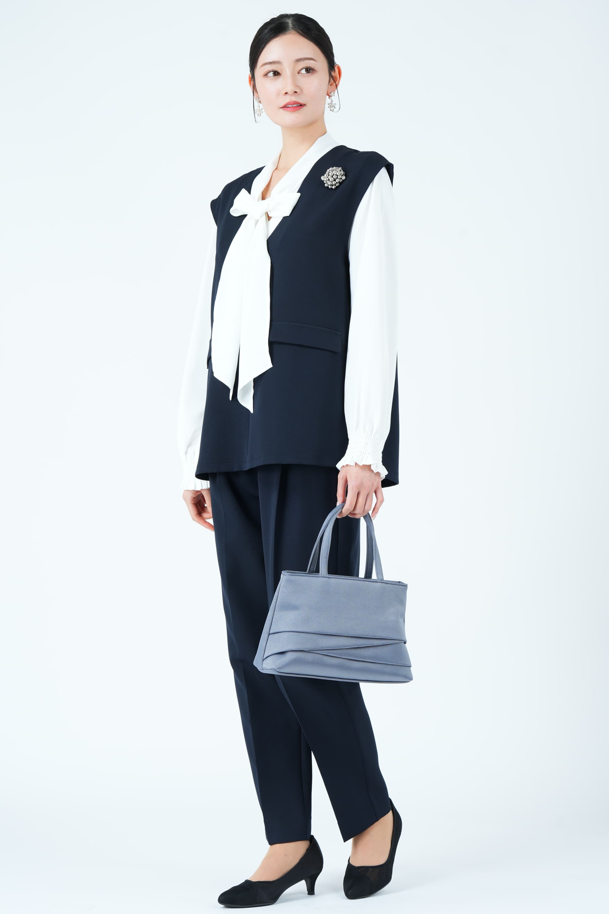 リボンブラウス付きジレネイビーパンツスーツセット