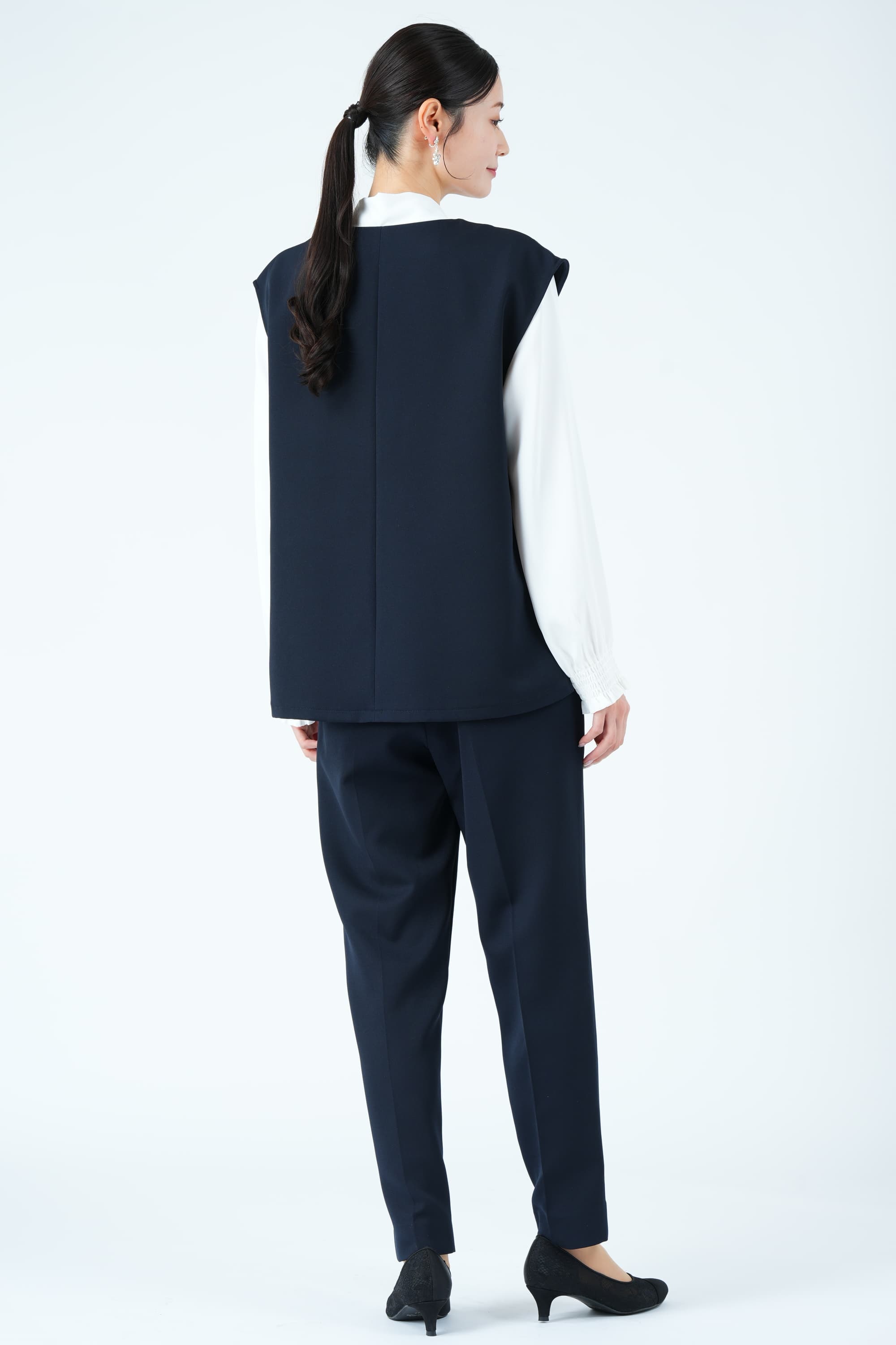 リボンブラウス付きジレネイビーパンツスーツセット