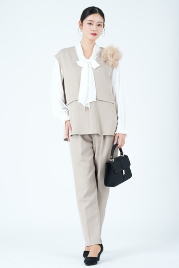 リボンブラウス付きジレベージュパンツスーツセット