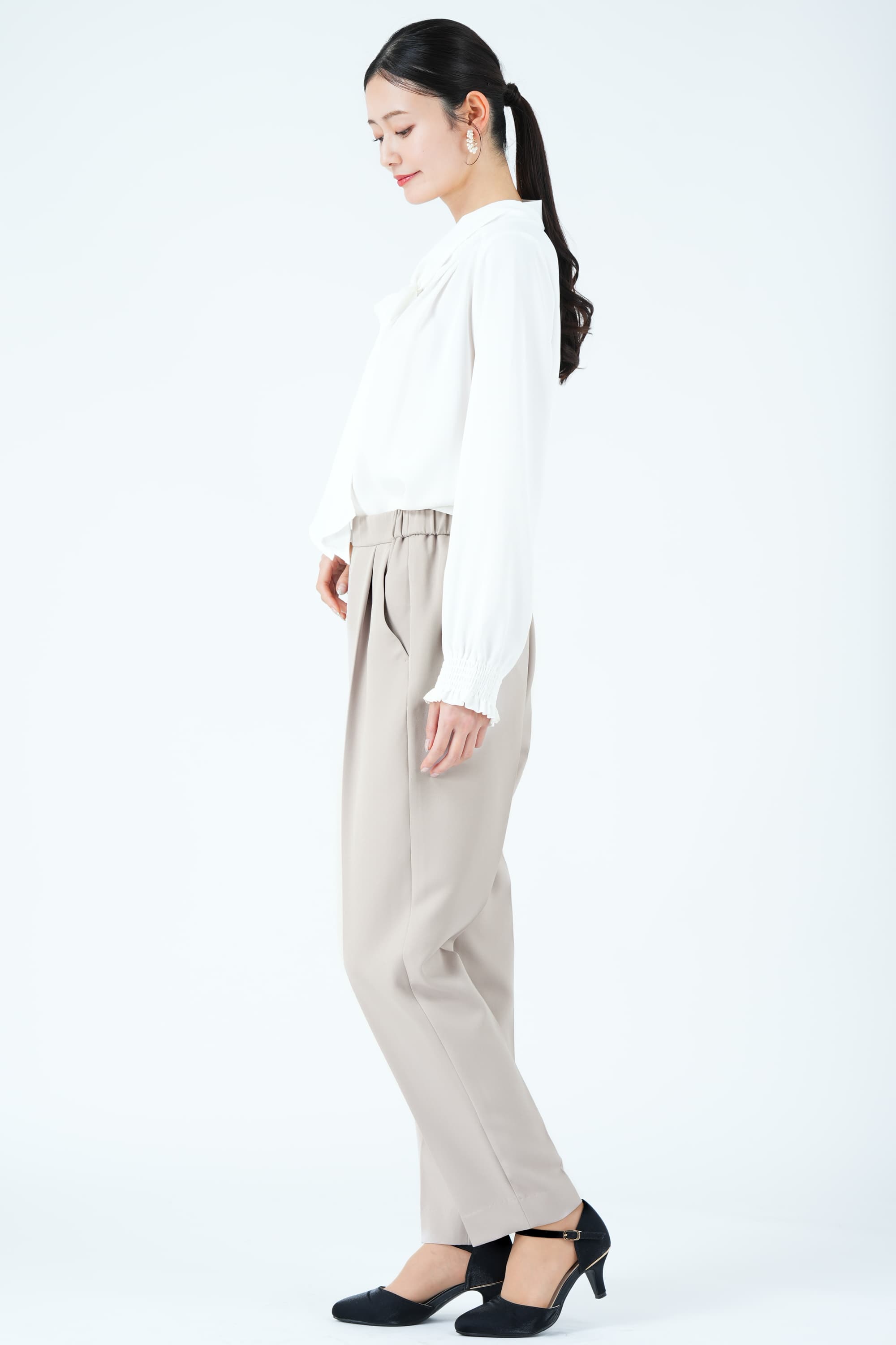 リボンブラウス付きジレベージュパンツスーツセット