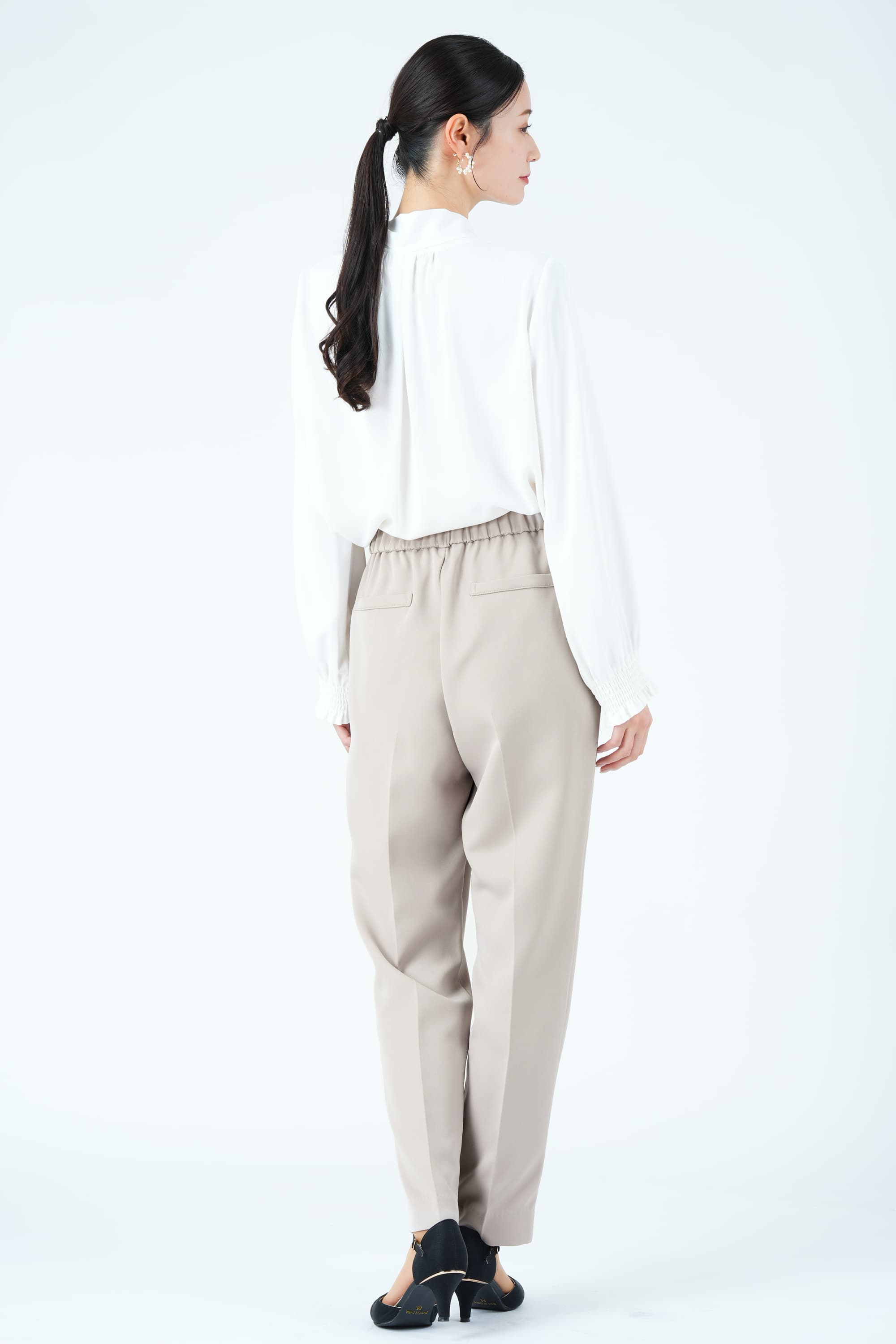 リボンブラウス付きジレベージュパンツスーツセット