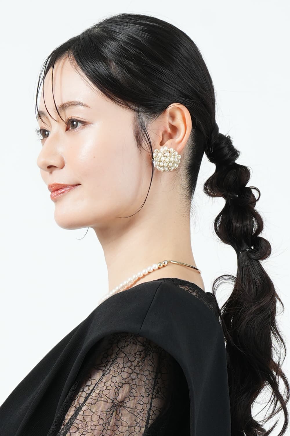 小粒パールボリュームホワイト×ゴールドイヤリング